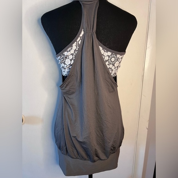 Gray Racerback Tank with Built-in Bra Size 6 - Picture 5 of 6